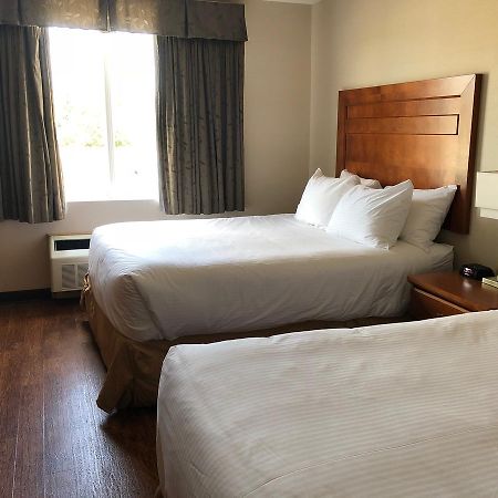 St. Albert Inn & Suites Saint Albert Экстерьер фото