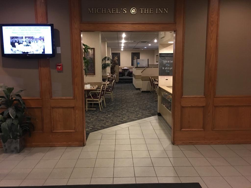 St. Albert Inn & Suites Saint Albert Экстерьер фото