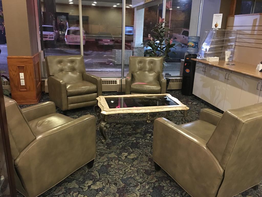St. Albert Inn & Suites Saint Albert Экстерьер фото