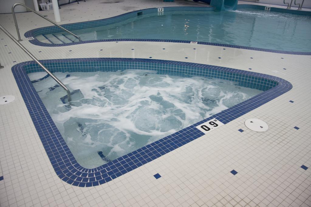 St. Albert Inn & Suites Saint Albert Экстерьер фото