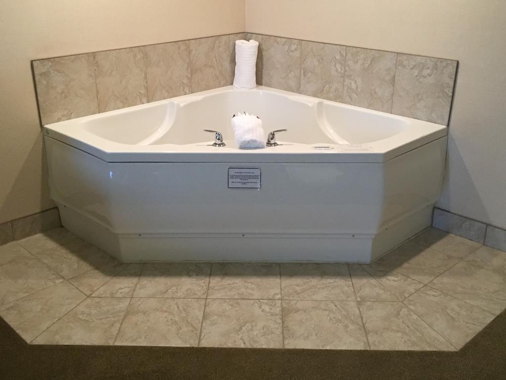 St. Albert Inn & Suites Saint Albert Экстерьер фото