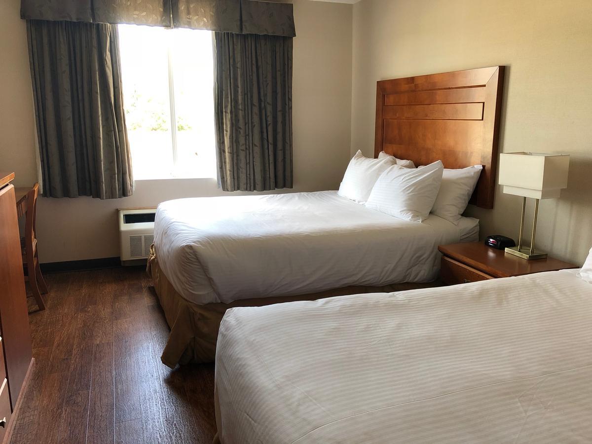 St. Albert Inn & Suites Saint Albert Экстерьер фото